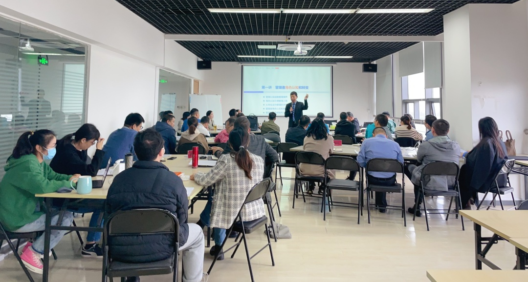 聚势谋远，，，惟实励新 | 888集团电子游戏2023年中高层治理职员培训会圆满竣事